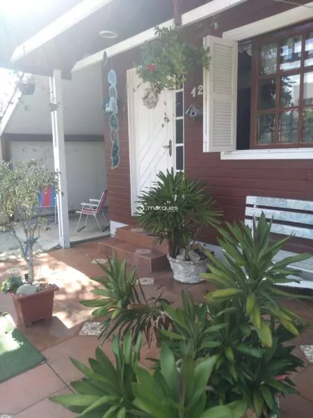 Casa com 4 quartos, 2 banheiros e 234m² à venda no bairro Umuharama, Pelotas