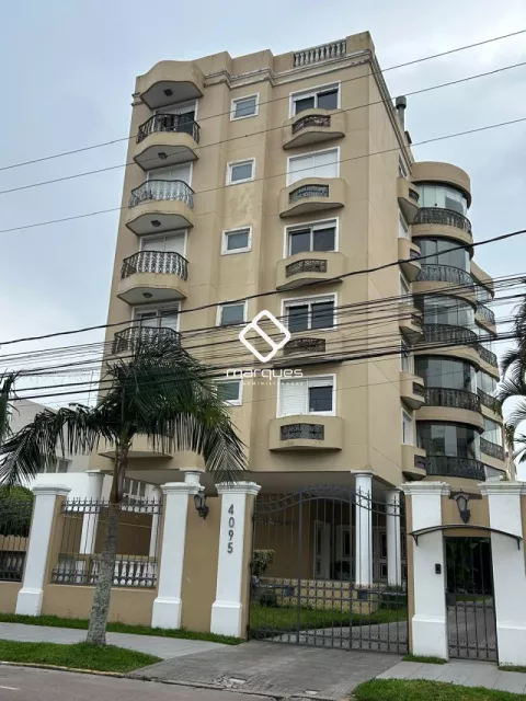 Apartamento com 3 quartos e 3 banheiros para alugar no bairro Centro, Pelotas