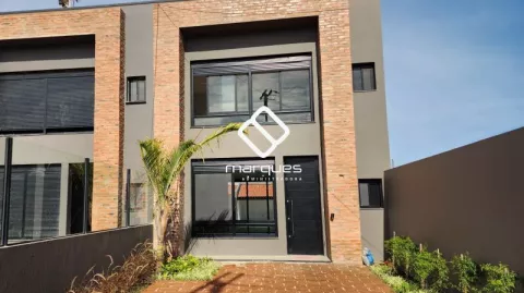 Casa com 3 quartos, 4 banheiros e 195m² à venda no bairro Recanto de Portugal, Pelotas