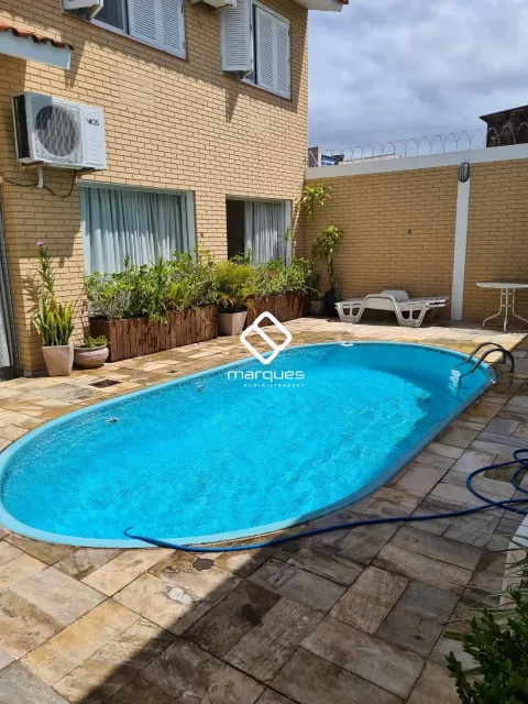 Sobrado com 3 quartos, 2 banheiros e 225m² à venda no bairro Três Vendas, Pelotas