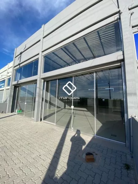 Prédio Comercial com 2 banheiros e 250m² à venda no bairro Três Vendas, Pelotas