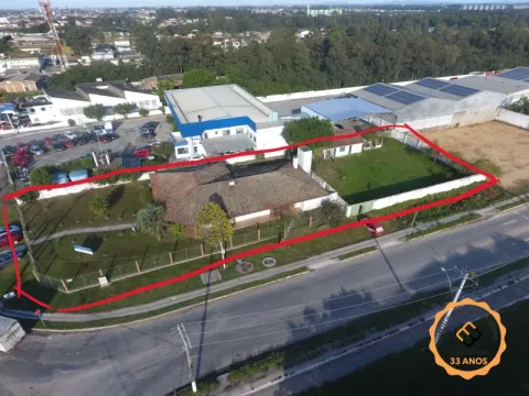 Casa Comercial com 5 quartos, 3 banheiros e 358m² à venda no bairro Três Vendas, Pelotas