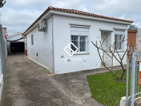 Casa com 2 quartos, 2 banheiros e 145m² à venda no bairro Três Vendas, Pelotas